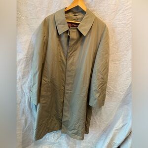 London Towne Beige trench coat 46 regular with zip out lining